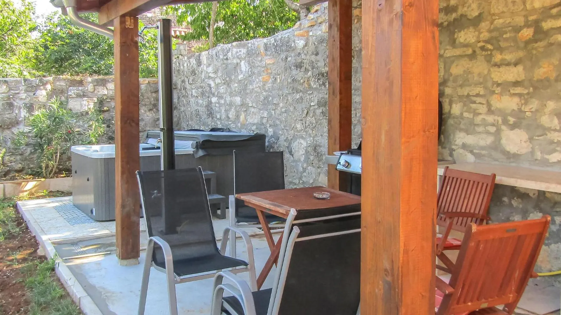 Amazing Home In Svetvincenat With Kitchen Tatil Evi
